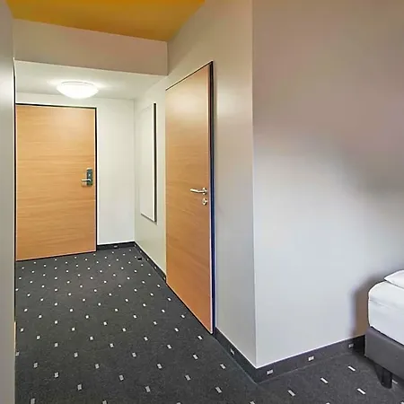Frankfurt-nord Hotel 3*